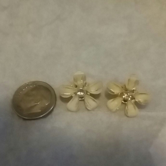 Flower earrings - Picture 2 of 2